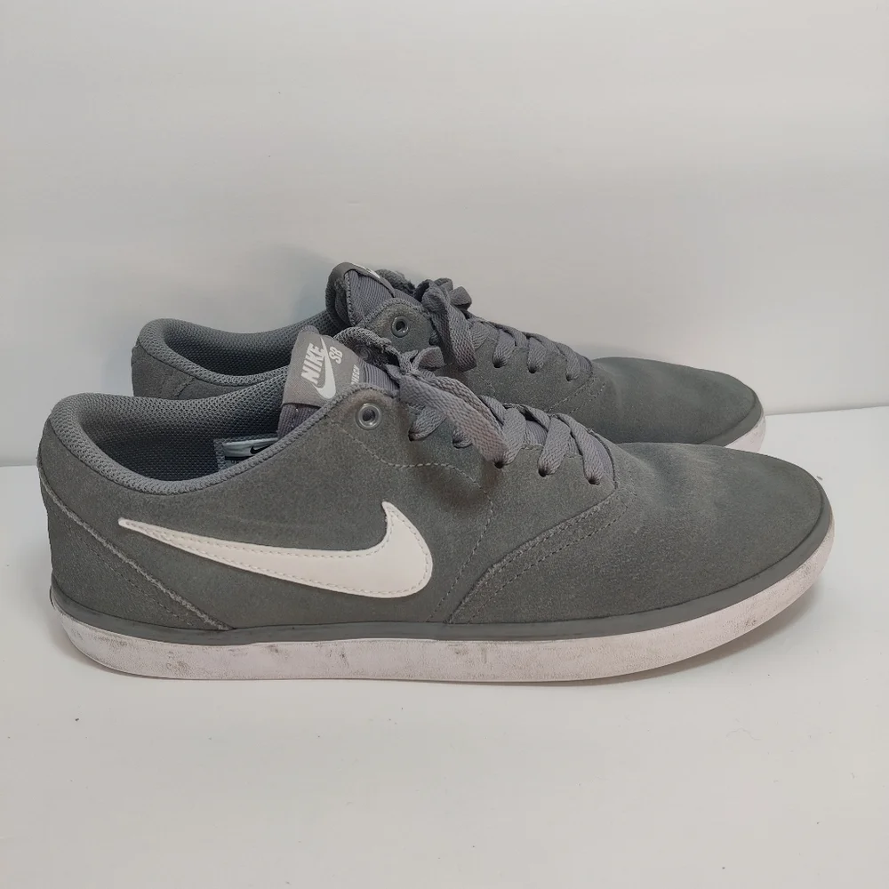 Nike SB Charge Sneakers Mens Size 11 Gray Suede Leather Shoes Lace Up